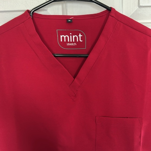 NWT Mint Red Nurse Scrub top size medium - Picture 2 of 4